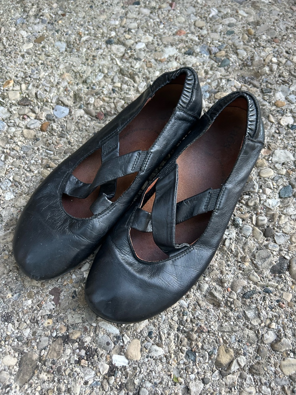 Taos Classic Black Leather Ballet Flats with Elastic Cross Straps Size 9 | 40
